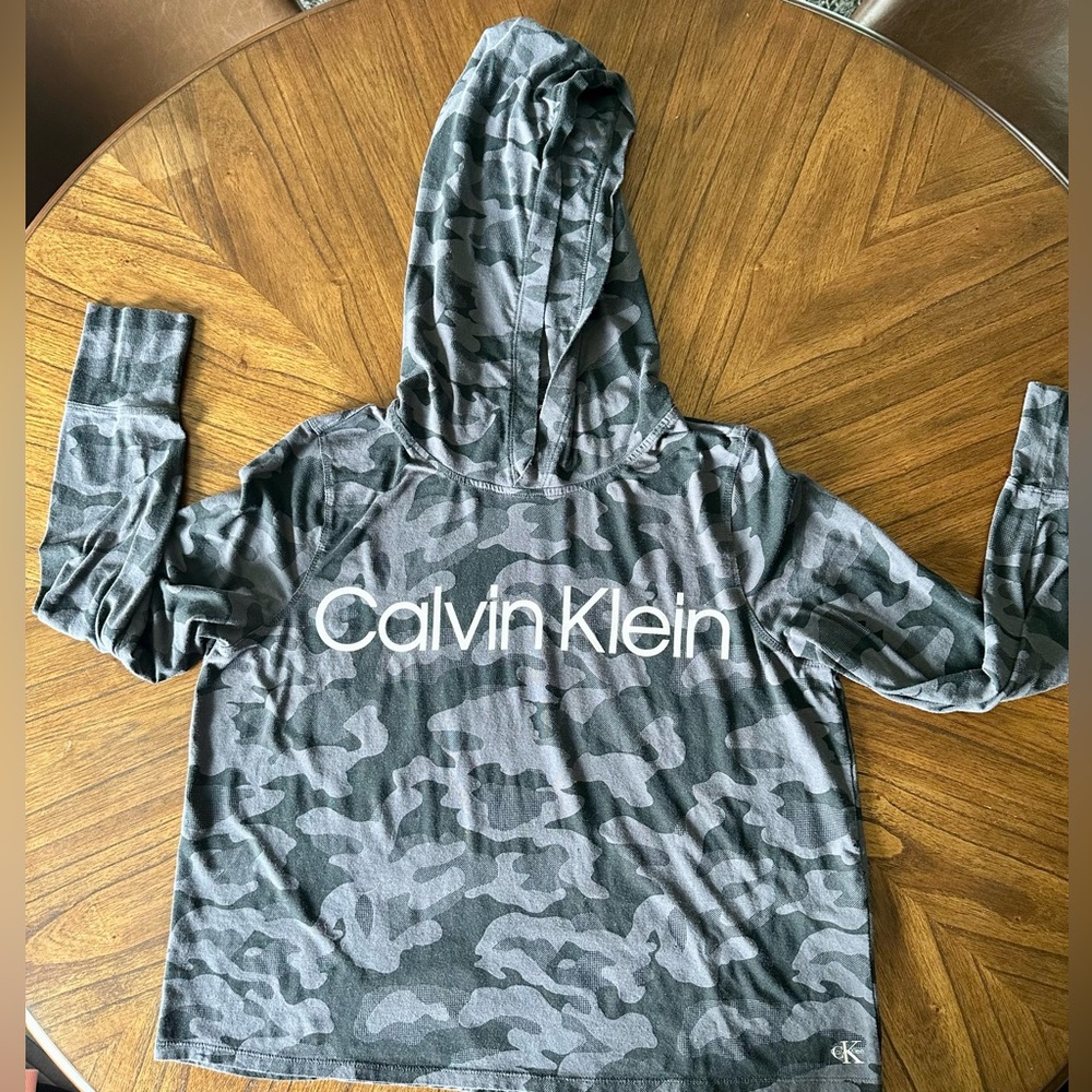 Calvin Klein hooded T-shirt medium